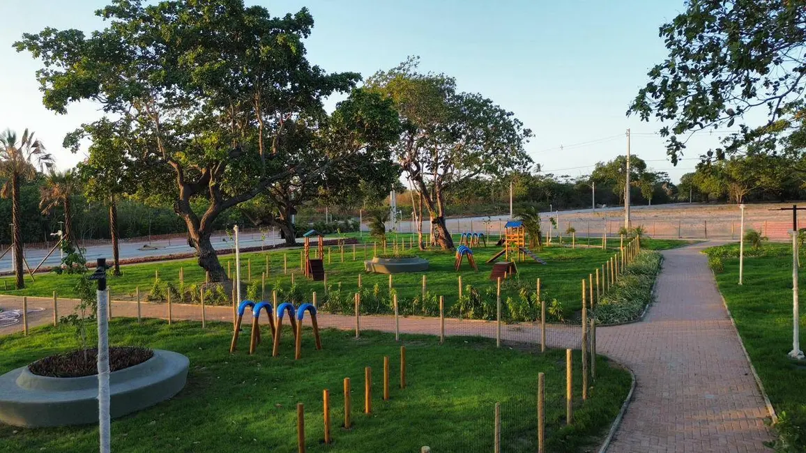 Foto 1 de Terreno / Lote à venda, 180m2 em Aquiraz - CE