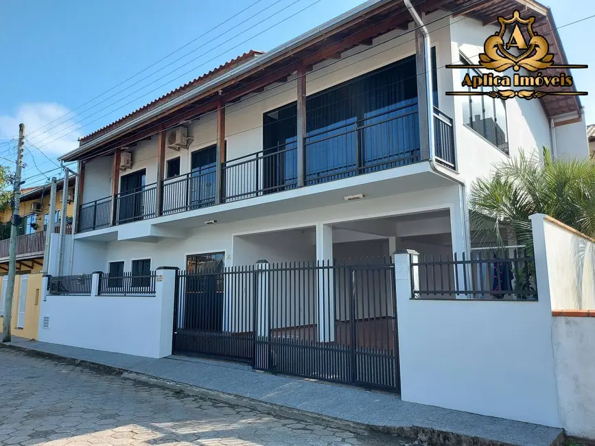 Foto 1 de Casa com 5 quartos à venda, 150m2 em Centro, Penha - SC