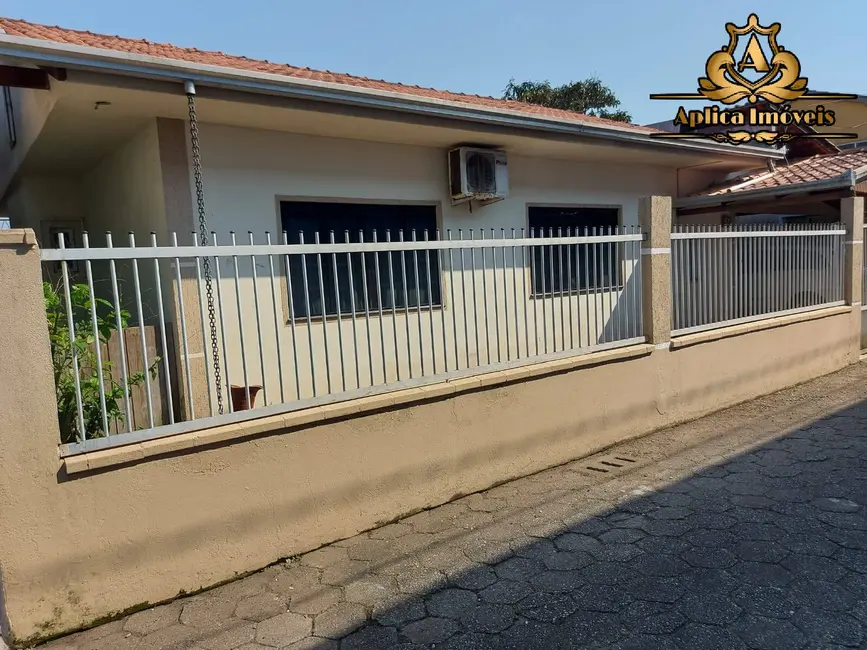 Casa com 3 quartos à venda, 90m2 em Centro, Navegantes - SC - imagem 4 Foto 4 de Casa com 3 quartos à venda, 90m2 em Centro, Navegantes - SC