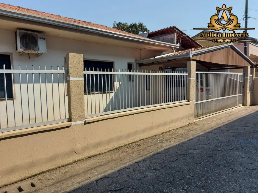 Foto 2 de Casa com 3 quartos à venda, 90m2 em Centro, Navegantes - SC