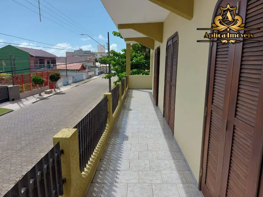 Foto 8 de Casa com 3 quartos à venda, 300m2 em Meia Praia, Navegantes - SC