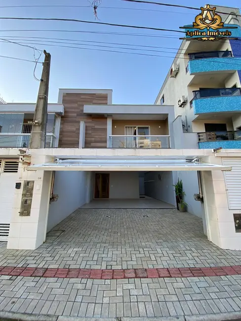Foto 1 de Casa com 3 quartos à venda, 264m2 em Gravatá, Navegantes - SC