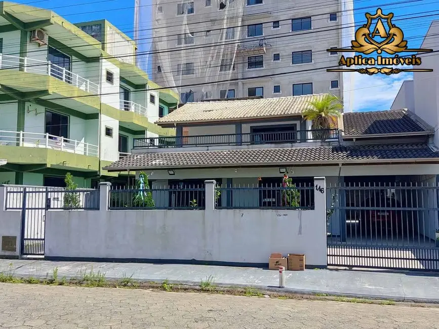 Foto 2 de Casa com 4 quartos à venda, 300m2 em Centro, Navegantes - SC