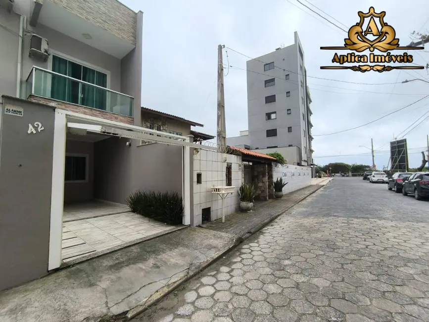 Foto 2 de Casa com 4 quartos à venda, 105m2 em Centro, Navegantes - SC