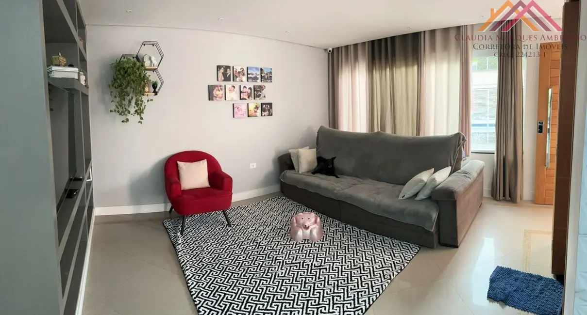 Sobrado com 3 quartos à venda, 259m2 em Laranjeiras, Caieiras - SP - imagem 4 Foto 4 de Sobrado com 3 quartos à venda, 259m2 em Laranjeiras, Caieiras - SP