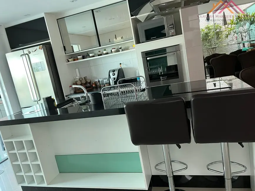 Sobrado com 3 quartos à venda, 259m2 em Laranjeiras, Caieiras - SP - imagem 9 Foto 9 de Sobrado com 3 quartos à venda, 259m2 em Laranjeiras, Caieiras - SP