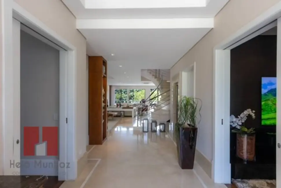 Casa com 5 quartos à venda, 490m2 em Alphaville, Santana De Parnaiba - SP - imagem 3 Foto 3 de Casa com 5 quartos à venda, 490m2 em Alphaville, Santana De Parnaiba - SP