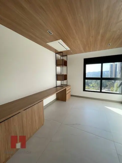 Apartamento com 4 quartos para alugar, 360m2 em Barueri - SP - imagem 7 Foto 7 de Apartamento com 4 quartos para alugar, 360m2 em Barueri - SP