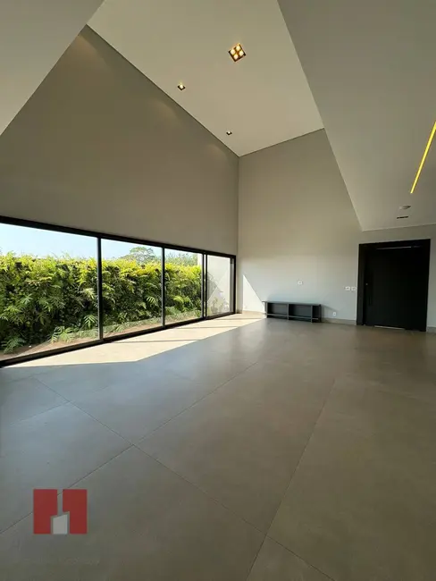 Casa com 4 quartos à venda e para alugar, 490m2 em Alphaville, Santana De Parnaiba - SP - imagem 4 Foto 4 de Casa com 4 quartos à venda e para alugar, 490m2 em Alphaville, Santana De Parnaiba - SP