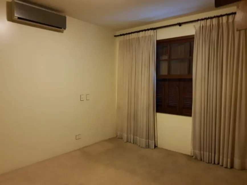 Casa com 4 quartos à venda, 450m2 em Interlagos, São Paulo - SP - imagem 1 Foto 1 de Casa com 4 quartos à venda, 450m2 em Interlagos, São Paulo - SP