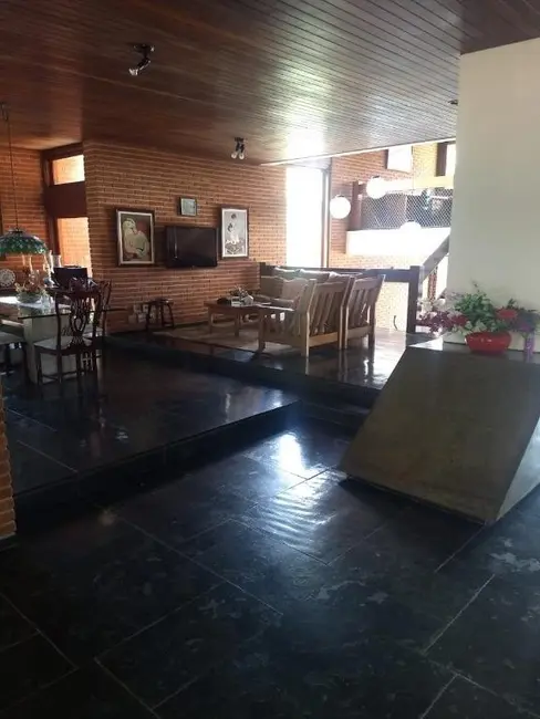 Casa com 4 quartos à venda, 800m2 em Interlagos, São Paulo - SP - imagem 1 Foto 1 de Casa com 4 quartos à venda, 800m2 em Interlagos, São Paulo - SP