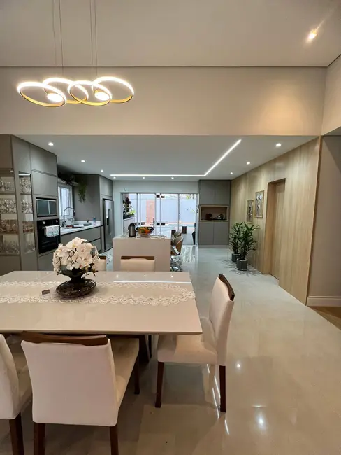 Foto 4 de Casa com 3 quartos à venda, 220m2 em Interlagos, São Paulo - SP