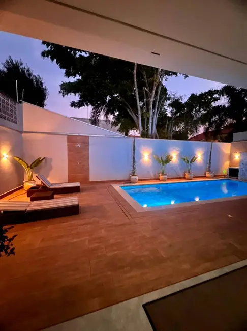 Foto 2 de Casa com 3 quartos à venda, 220m2 em Interlagos, São Paulo - SP