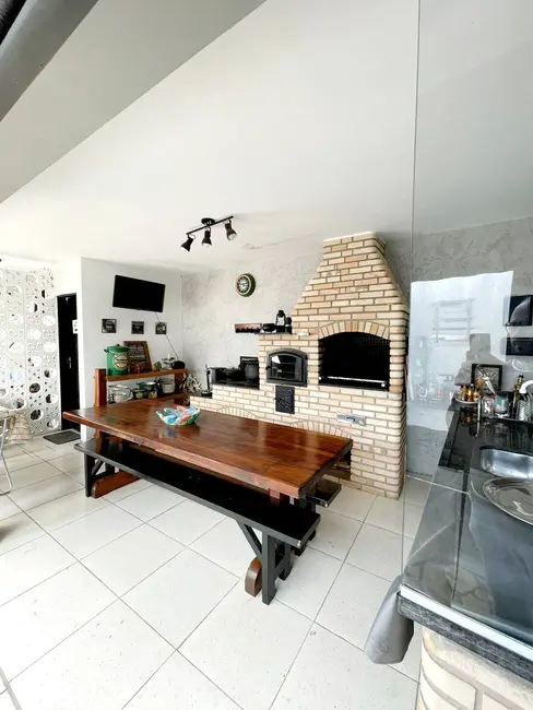 Casa com 3 quartos à venda, 261m2 em Terceira Divisão de Interlagos, São Paulo - SP - imagem 5 Foto 5 de Casa com 3 quartos à venda, 261m2 em Terceira Divisão de Interlagos, São Paulo - SP