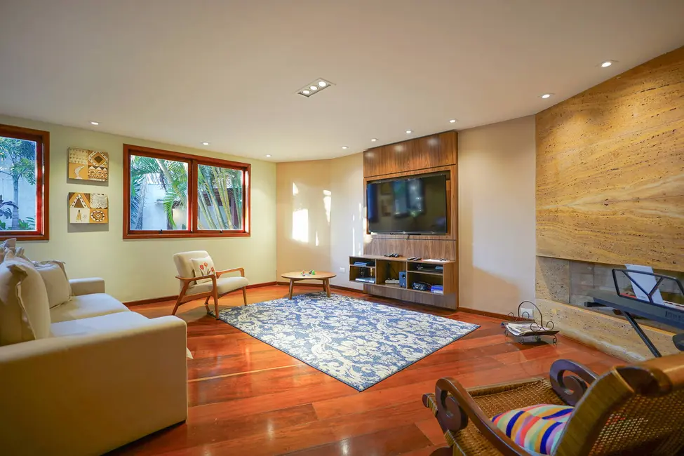 Casa com 4 quartos à venda, 744m2 em Interlagos, São Paulo - SP - imagem 1 Foto 1 de Casa com 4 quartos à venda, 744m2 em Interlagos, São Paulo - SP