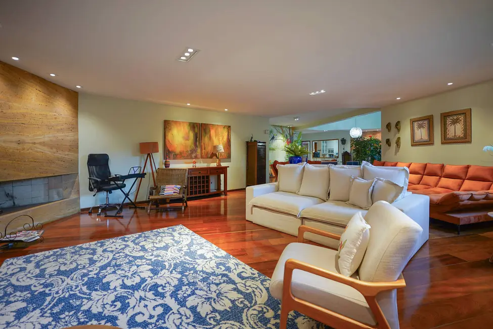 Casa com 4 quartos à venda, 744m2 em Interlagos, São Paulo - SP - imagem 2 Foto 2 de Casa com 4 quartos à venda, 744m2 em Interlagos, São Paulo - SP