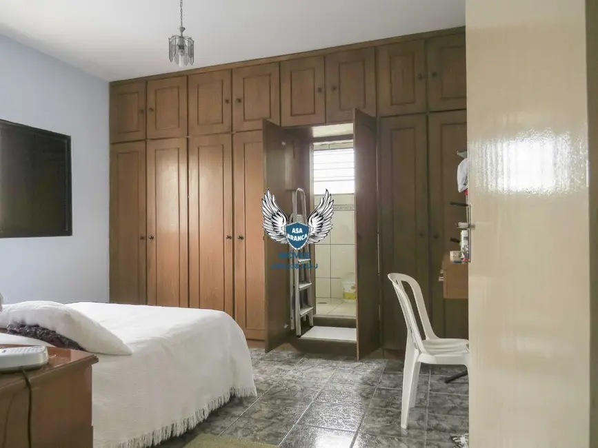 Sobrado com 3 quartos à venda, 230m2 em Vila Santista, São Paulo - SP - imagem 4 Foto 4 de Sobrado com 3 quartos à venda, 230m2 em Vila Santista, São Paulo - SP
