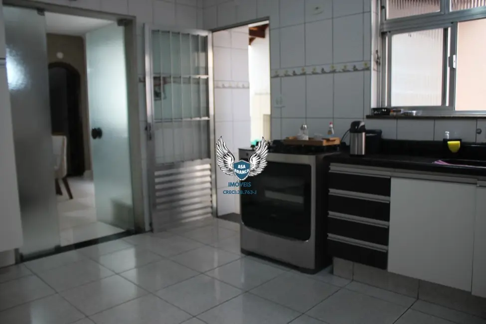 Sobrado com 3 quartos para alugar, 400m2 em Jardim São Paulo(Zona Norte), São Paulo - SP - imagem 6 Foto 6 de Sobrado com 3 quartos para alugar, 400m2 em Jardim São Paulo(Zona Norte), São Paulo - SP