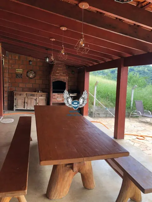 Chácara com 4 quartos à venda, 750m2 em Centro, Toledo - MG - imagem 4 Foto 4 de Chácara com 4 quartos à venda, 750m2 em Centro, Toledo - MG