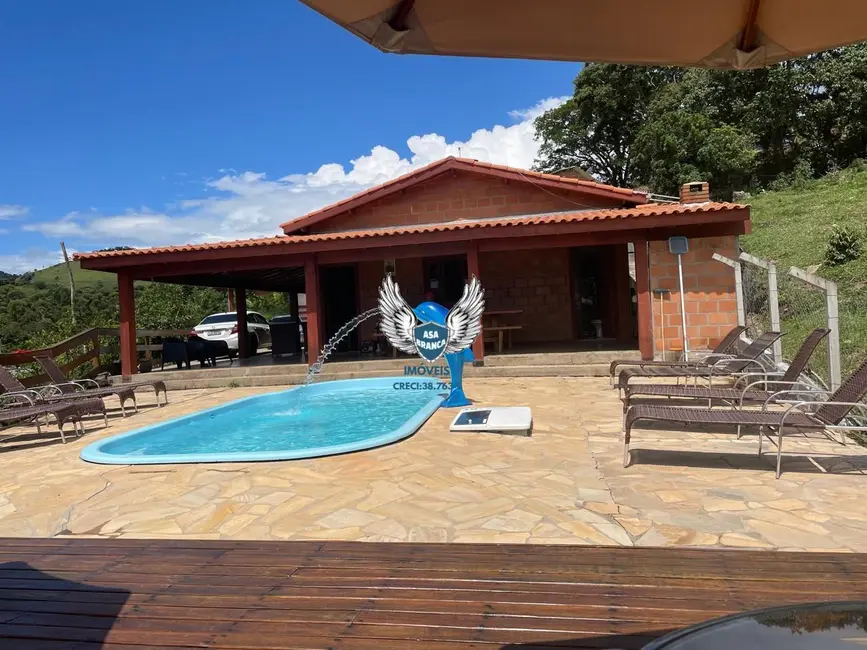 Chácara com 4 quartos à venda, 750m2 em Centro, Toledo - MG - imagem 1 Foto 1 de Chácara com 4 quartos à venda, 750m2 em Centro, Toledo - MG