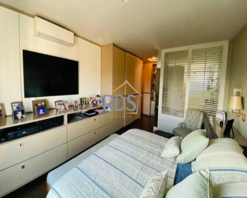 Apartamento com 3 quartos à venda, 251m2 em Campo Belo, São Paulo - SP - imagem 6 Foto 6 de Apartamento com 3 quartos à venda, 251m2 em Campo Belo, São Paulo - SP