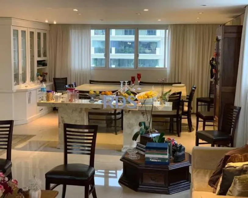 Foto 4 de Apartamento com 5 quartos à venda, 268m2 em Itaim Bibi, São Paulo - SP