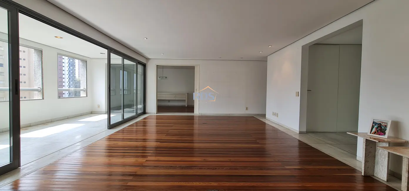 Foto 1 de Apartamento com 4 quartos à venda, 277m2 em Vila Suzana, São Paulo - SP
