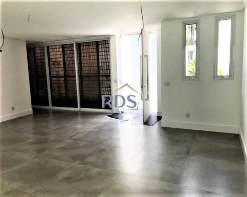 Casa de Condomínio com 3 quartos à venda, 300m2 em Retiro Morumbi, São Paulo - SP - imagem 2 Foto 2 de Casa de Condomínio com 3 quartos à venda, 300m2 em Retiro Morumbi, São Paulo - SP