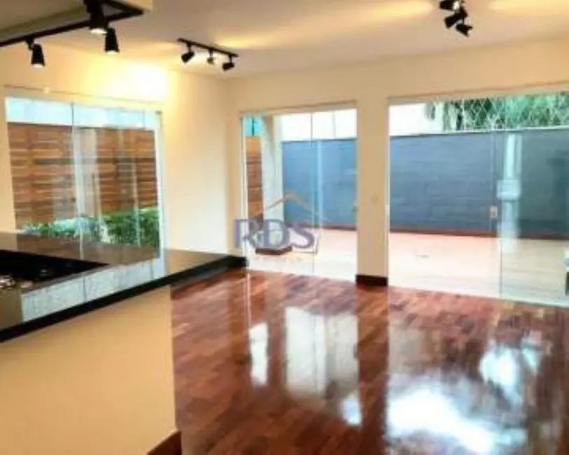 Foto 1 de Casa de Condomínio com 3 quartos à venda, 300m2 em Jardim Viana, São Paulo - SP