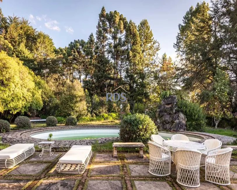 Casa com 5 quartos à venda, 533m2 em Campos Do Jordao - SP - imagem 3 Foto 3 de Casa com 5 quartos à venda, 533m2 em Campos Do Jordao - SP