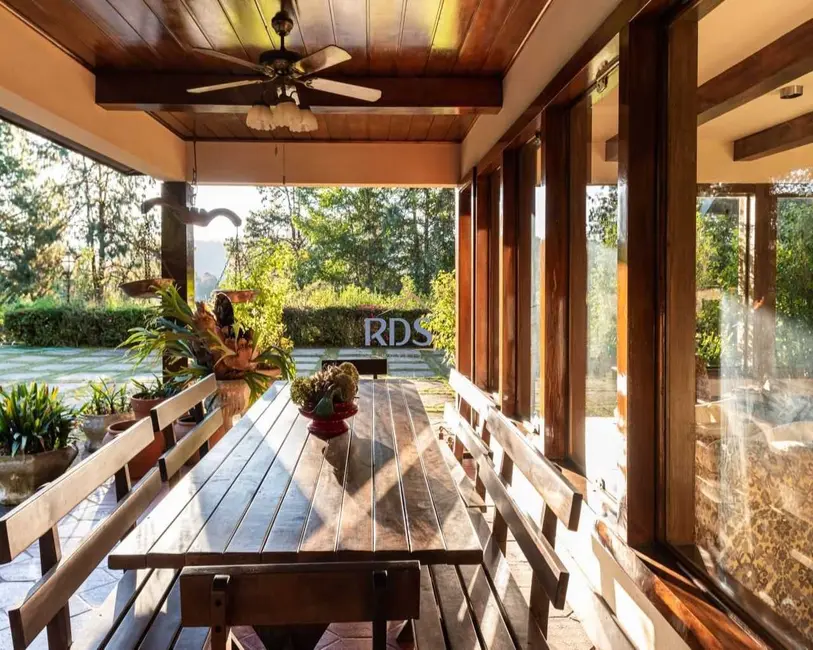 Casa com 5 quartos à venda, 533m2 em Campos Do Jordao - SP - imagem 9 Foto 9 de Casa com 5 quartos à venda, 533m2 em Campos Do Jordao - SP