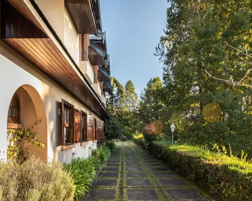 Casa com 5 quartos à venda, 533m2 em Campos Do Jordao - SP - imagem 8 Foto 8 de Casa com 5 quartos à venda, 533m2 em Campos Do Jordao - SP