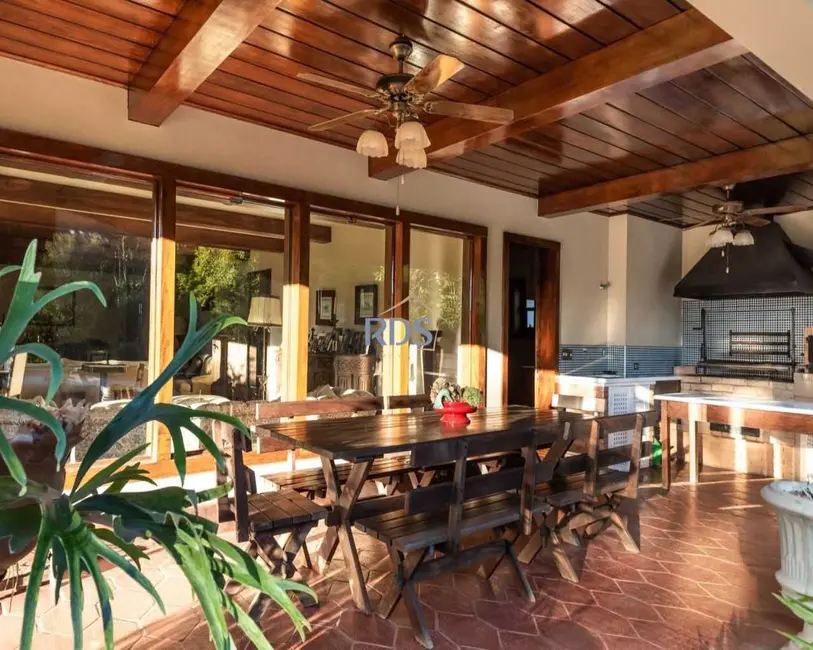 Casa com 5 quartos à venda, 533m2 em Campos Do Jordao - SP - imagem 6 Foto 6 de Casa com 5 quartos à venda, 533m2 em Campos Do Jordao - SP