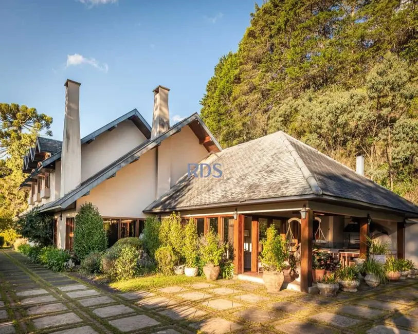 Casa com 5 quartos à venda, 533m2 em Campos Do Jordao - SP - imagem 4 Foto 4 de Casa com 5 quartos à venda, 533m2 em Campos Do Jordao - SP