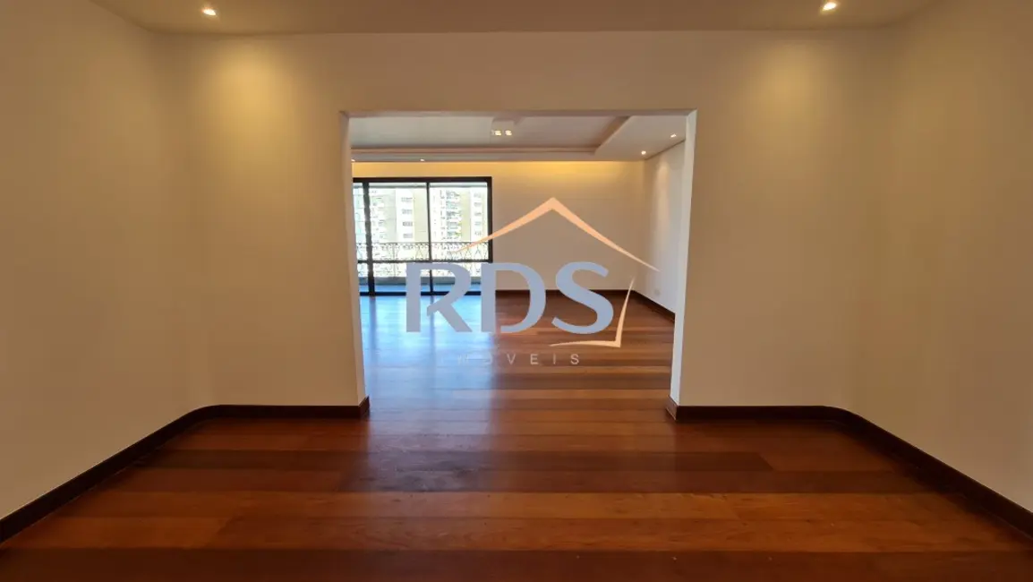 Apartamento com 4 quartos para alugar, 337m2 em Alto da Boa Vista, São Paulo - SP - imagem 8 Foto 8 de Apartamento com 4 quartos para alugar, 337m2 em Alto da Boa Vista, São Paulo - SP