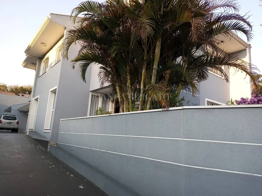 Casa com 5 quartos à venda, 338m2 em Ahú, Curitiba - PR - imagem 3 Foto 3 de Casa com 5 quartos à venda, 338m2 em Ahú, Curitiba - PR