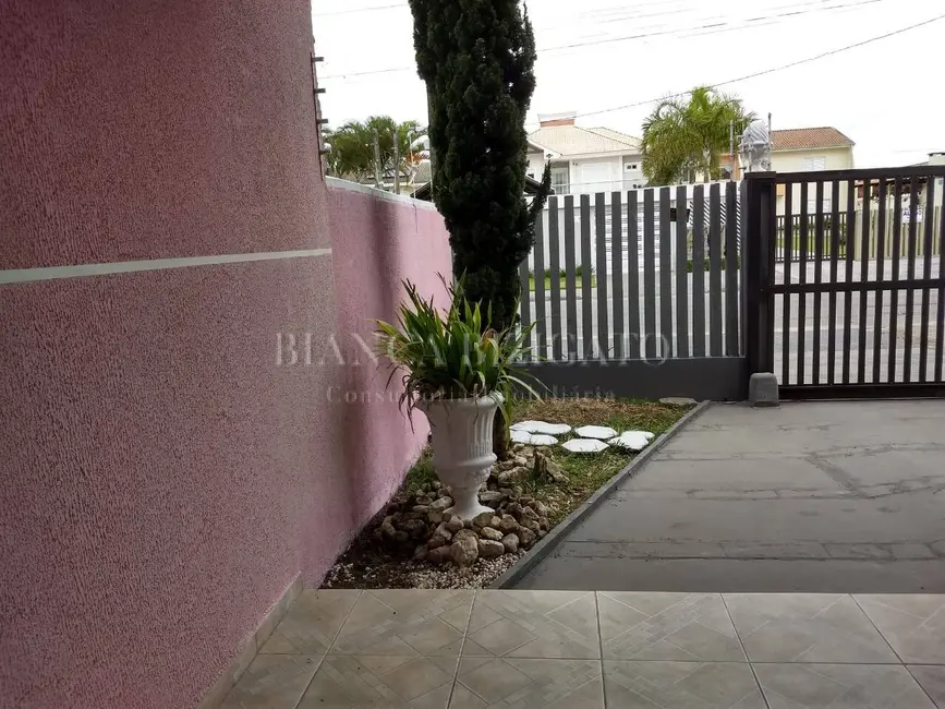 Sobrado com 3 quartos à venda, 174m2 em Centro, Guaratuba - PR - imagem 4 Foto 4 de Sobrado com 3 quartos à venda, 174m2 em Centro, Guaratuba - PR