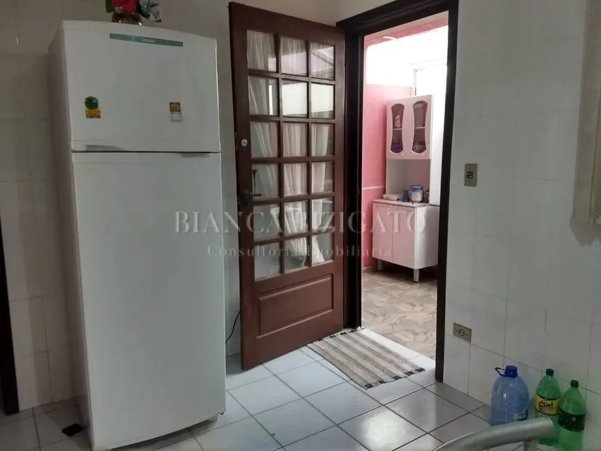 Sobrado com 3 quartos à venda, 174m2 em Centro, Guaratuba - PR - imagem 9 Foto 9 de Sobrado com 3 quartos à venda, 174m2 em Centro, Guaratuba - PR