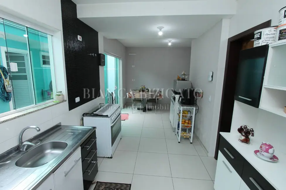 Sobrado com 3 quartos à venda, 185m2 em Loteamento Marinoni, Almirante Tamandare - PR - imagem 4 Foto 4 de Sobrado com 3 quartos à venda, 185m2 em Loteamento Marinoni, Almirante Tamandare - PR
