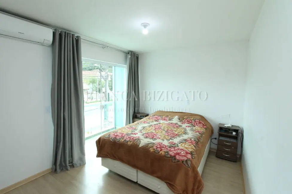 Sobrado com 3 quartos à venda, 185m2 em Loteamento Marinoni, Almirante Tamandare - PR - imagem 5 Foto 5 de Sobrado com 3 quartos à venda, 185m2 em Loteamento Marinoni, Almirante Tamandare - PR