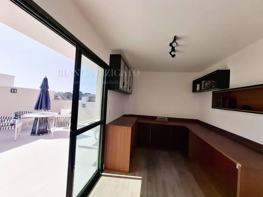 Casa com 3 quartos à venda, 183m2 em Santa Felicidade, Curitiba - PR - imagem 5 Foto 5 de Casa com 3 quartos à venda, 183m2 em Santa Felicidade, Curitiba - PR