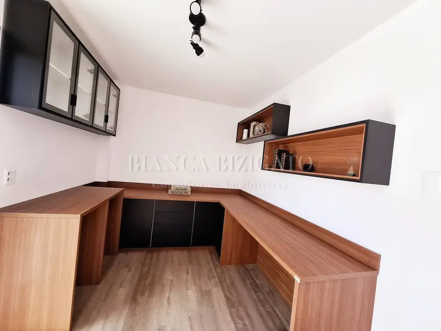 Casa com 3 quartos à venda, 183m2 em Santa Felicidade, Curitiba - PR - imagem 4 Foto 4 de Casa com 3 quartos à venda, 183m2 em Santa Felicidade, Curitiba - PR