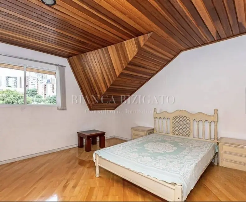 Casa com 4 quartos à venda, 226m2 em Água Verde, Curitiba - PR - imagem 7 Foto 7 de Casa com 4 quartos à venda, 226m2 em Água Verde, Curitiba - PR