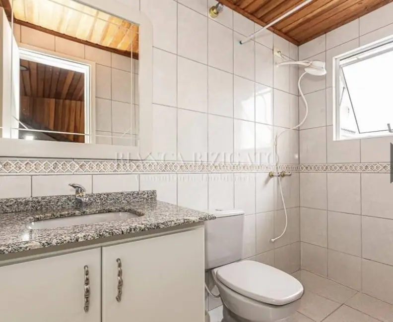 Casa com 4 quartos à venda, 226m2 em Água Verde, Curitiba - PR - imagem 8 Foto 8 de Casa com 4 quartos à venda, 226m2 em Água Verde, Curitiba - PR