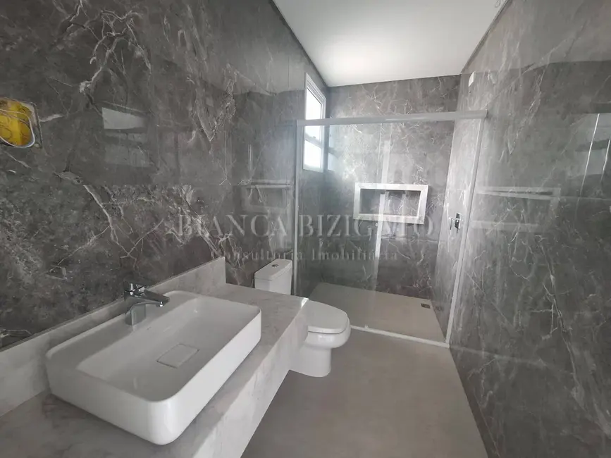 Casa com 4 quartos à venda, 281m2 em Uberaba, Curitiba - PR - imagem 9 Foto 9 de Casa com 4 quartos à venda, 281m2 em Uberaba, Curitiba - PR