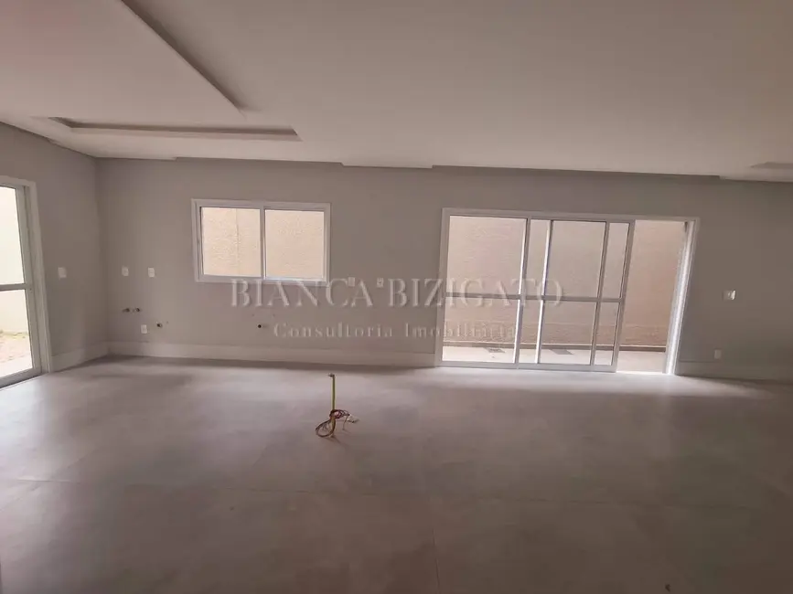 Casa com 4 quartos à venda, 281m2 em Uberaba, Curitiba - PR - imagem 3 Foto 3 de Casa com 4 quartos à venda, 281m2 em Uberaba, Curitiba - PR