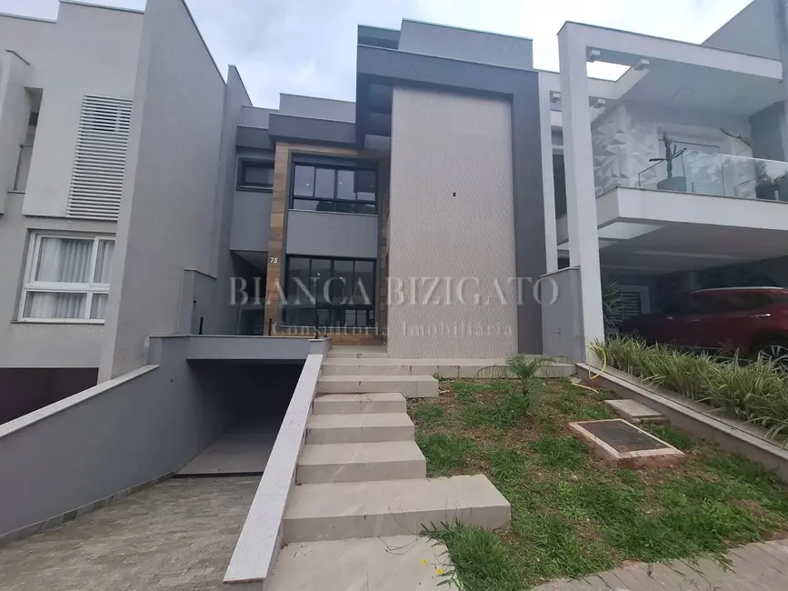 Casa com 3 quartos à venda em Uberaba, Curitiba - PR - imagem 1 Foto 1 de Casa com 3 quartos à venda em Uberaba, Curitiba - PR