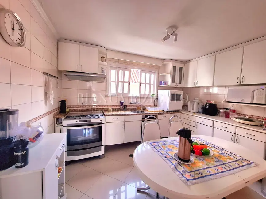 Foto 4 de Sobrado com 4 quartos à venda, 129m2 em Guabirotuba, Curitiba - PR