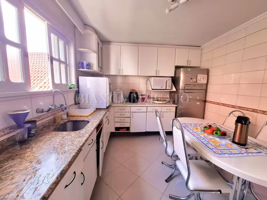 Foto 3 de Sobrado com 4 quartos à venda, 129m2 em Guabirotuba, Curitiba - PR