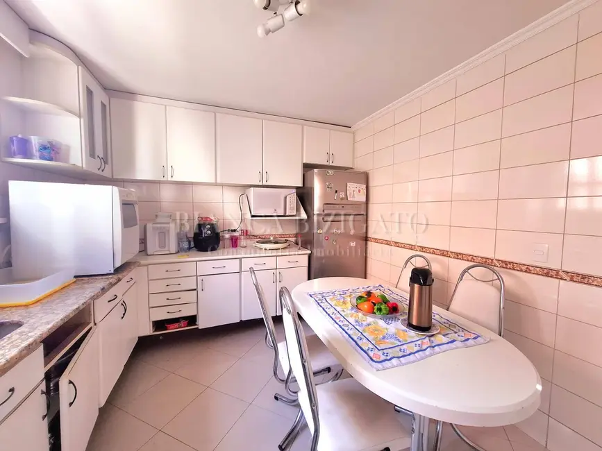 Foto 2 de Sobrado com 4 quartos à venda, 129m2 em Guabirotuba, Curitiba - PR